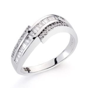 18K SORTIJA ORO BLANCO DIAMANTES TALLA BRILLANTE 0.70/ 0.31 QTS. ANCHO: 5,5MM